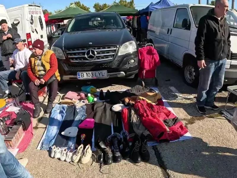 Târg de săptămânal în Splaiul Unirii 450, București, Târgul de vechituri Vitan (Autovit)