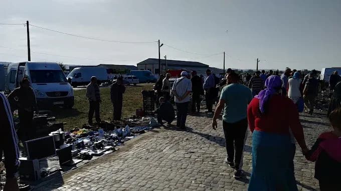 Târg de săptămânal în Strada Renașterii 55, Roman, Neamț, Bazar Roman