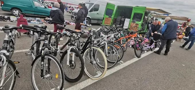 Târg de săptămânal în Str. Ogorului, nr. 266/B, Piața 100 (Obor)