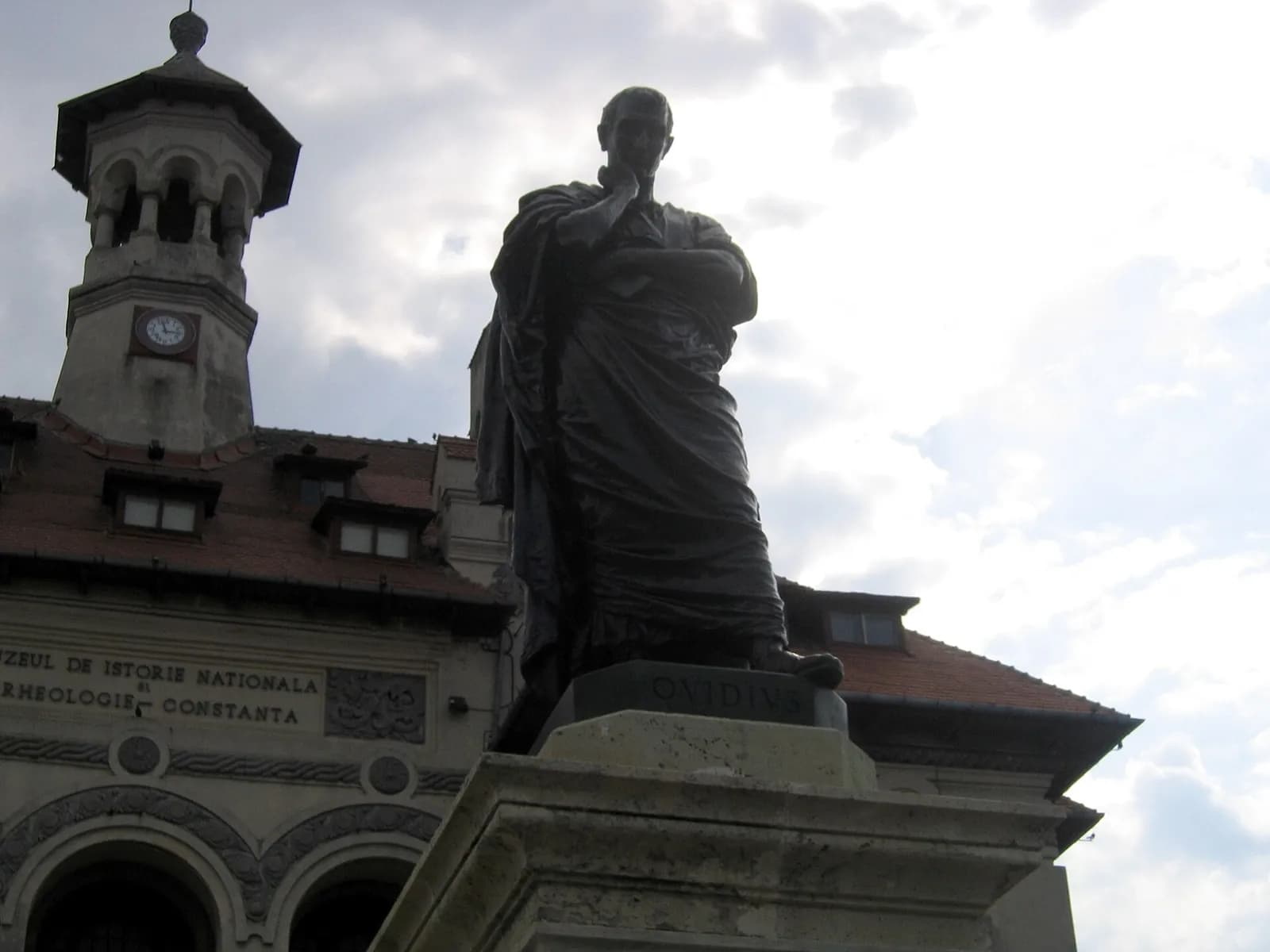 Târg de săptămânal în Piața Ovidiu (lângă Muzeul de Istorie), Constanța, Târg Ambulant Piața Ovidiu