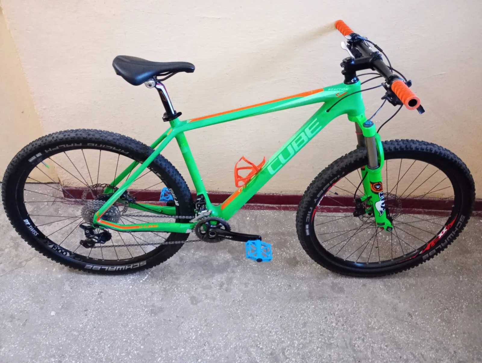 Bicicleta cube reaction carbon